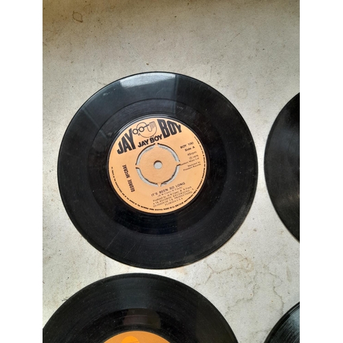 72 - Vinyl record single 45 rpms : mainly reggae all without sleeves : Dillinger JS916, Kellee Patterson ... 