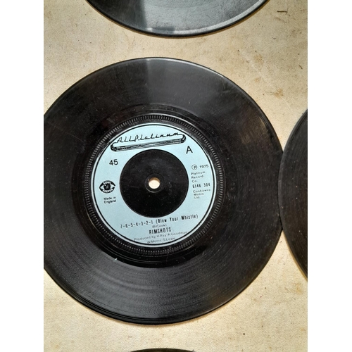 72 - Vinyl record single 45 rpms : mainly reggae all without sleeves : Dillinger JS916, Kellee Patterson ... 