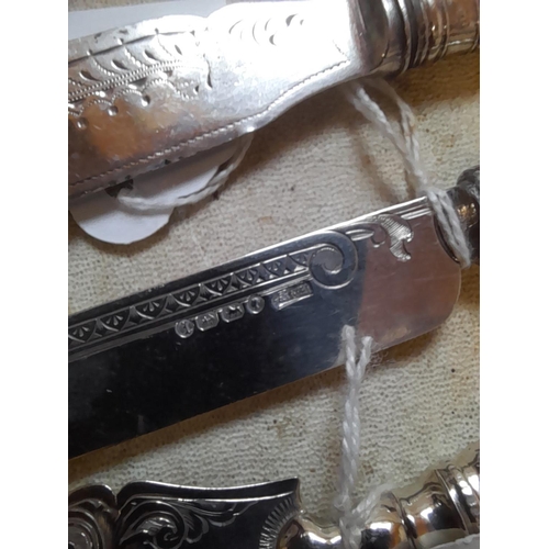 89 - 3 z silver and mother of pearl handled cake knives