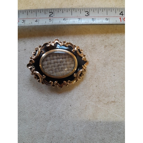 108 - Victorian unmarked 9 ct gold mourning brooch, missing guard chain