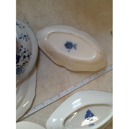 127 - Assorted pieces of 19th and 20th century blue and white from various makers including Wedgwood, Cope... 