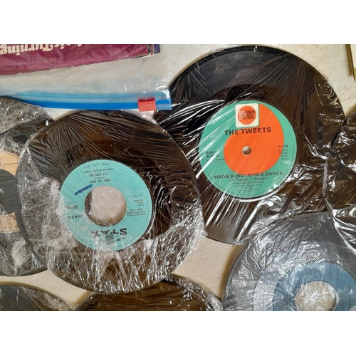 154 - Varied array of vinyl single records : commercial pop from 1960s -1980s with approx vendor stock lis... 