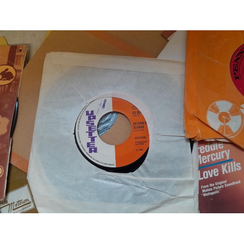 154 - Varied array of vinyl single records : commercial pop from 1960s -1980s with approx vendor stock lis... 