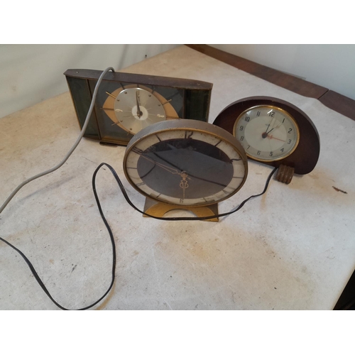 171 - 3 x vintage mantle clocks