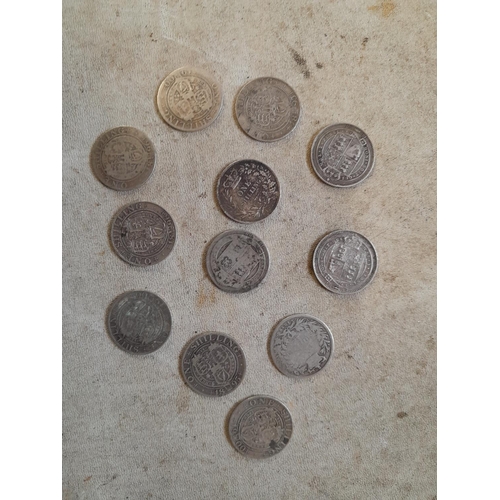 206 - Coins : 12 x Victorian Shillings , NF / GF