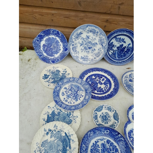 222 - Assorted early - mid 20th century blue and white pottery