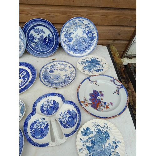 222 - Assorted early - mid 20th century blue and white pottery