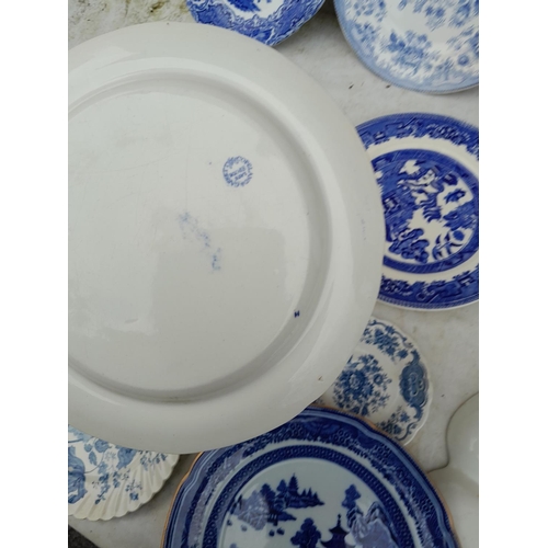 222 - Assorted early - mid 20th century blue and white pottery