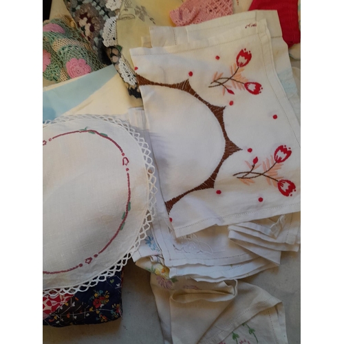 232 - Textiles : vintage lace, embroidery, crochet work, table linen etc.