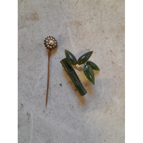 238 - Unmarked tested 9 ct gold stick in set with pearls & jade coloured stone brooch