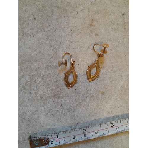 240 - Pair of clearly hallmarked 9 ct gold drop earrings 3.7 g