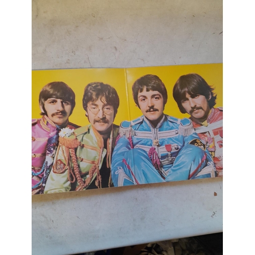 280 - 2 x vinyl record albums : The Beatles Abbey Road & Sgt. Peppers with card cut out both need a clean ... 