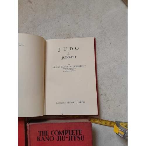 370 - 4 x volumes relating to martial arts