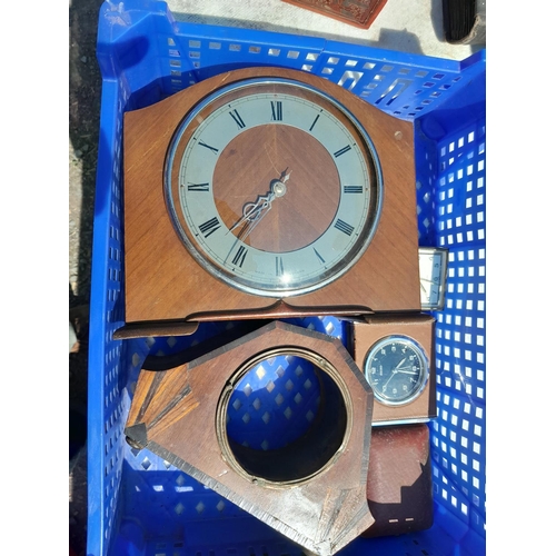 598 - Tub of clock parts