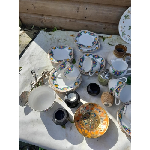 17 - Decorative china and glassware, medical volume , tea ware etc