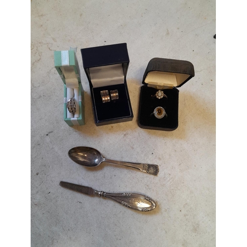 72 - Small items of silver jewellery including rings, pair of Gucci clip earrings in presentation box, si... 