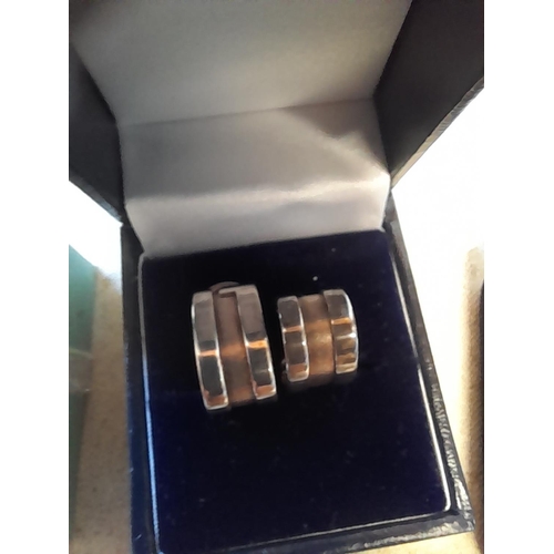 72 - Small items of silver jewellery including rings, pair of Gucci clip earrings in presentation box, si... 