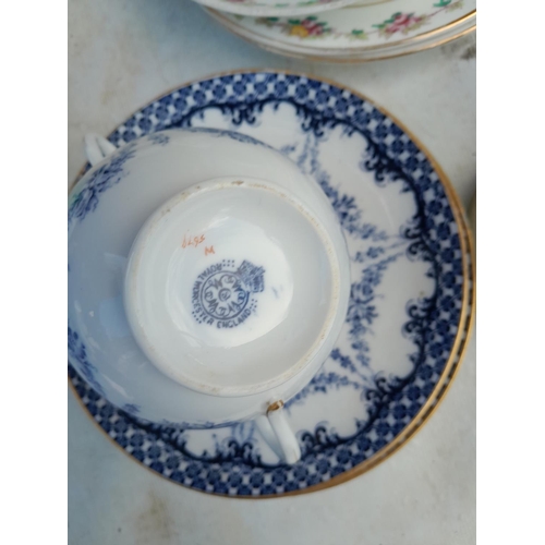 91 - Array of vintage and earlier tea ware