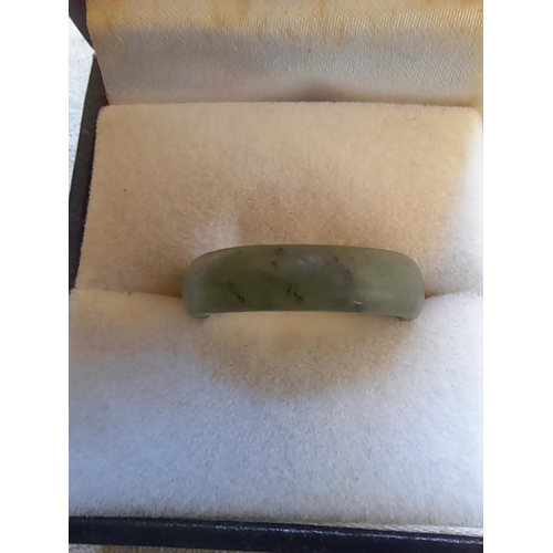 117 - Vintage Chinese apple green jade ring size L/M