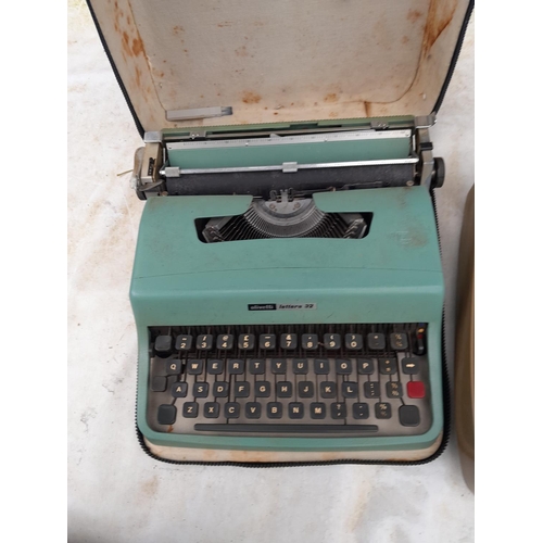 167 - 2 x vintage typewriters : Smith Corona & Olivetti