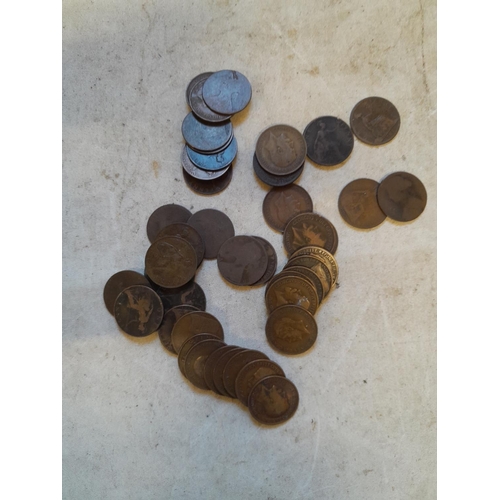 260 - Bag of pennies mixed dates and condition