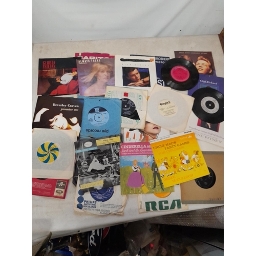 296 - Collection of vinyl record singles : commercial pop from 1060s - 1980s. Beatles EP included