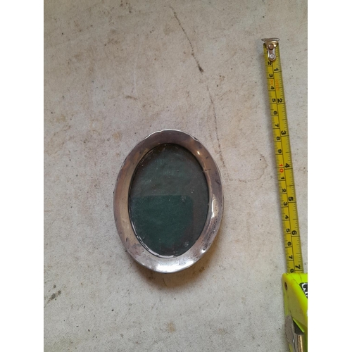 447 - Silver oval shaped photograph frame