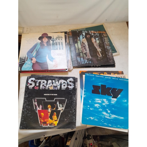 81 - Vinyl record albums : mixed genres commercial pop and other