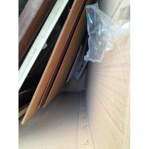 113 - Assorted picture frames, 4 x pictures