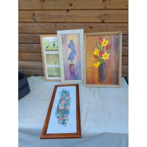 113 - Assorted picture frames, 4 x pictures