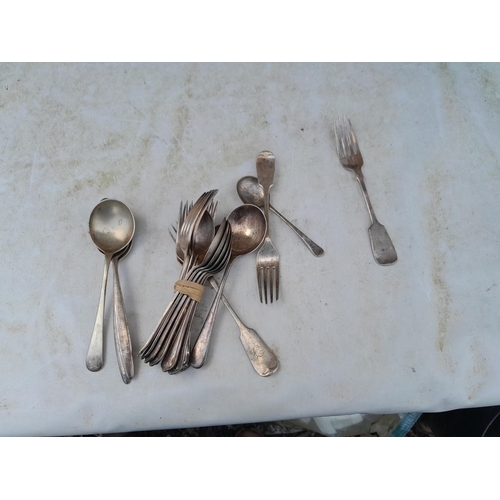 117 - Assorted silver plated cutlery and ornaments