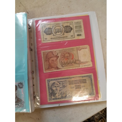 13 - Album of bank notes of the world