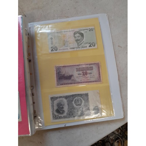 13 - Album of bank notes of the world