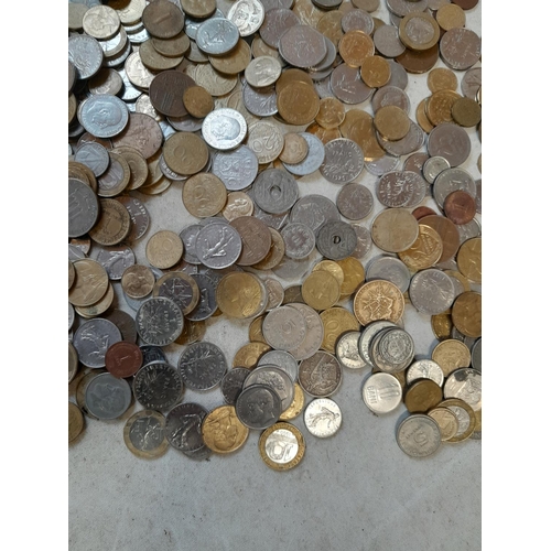 23 - Approx 2 kg of current or exchangeable base metal foreign coins