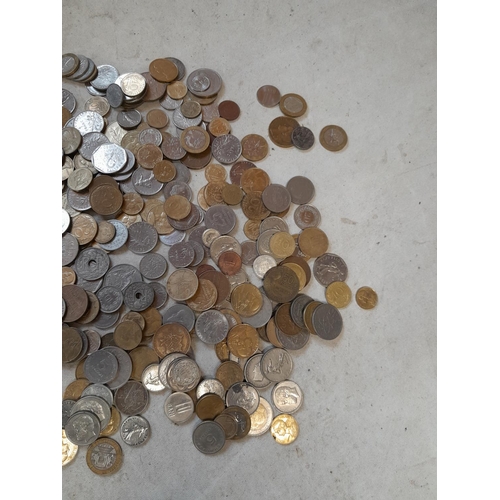 23 - Approx 2 kg of current or exchangeable base metal foreign coins