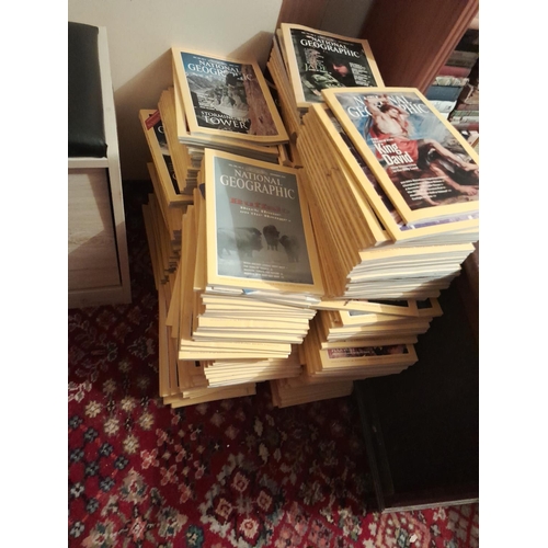 63 - National geographic magazines BRING BOXES