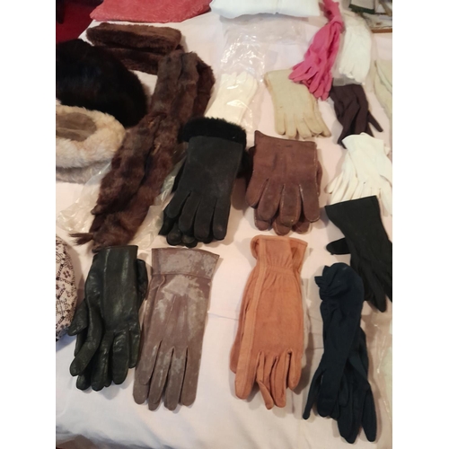 69 - Random collection of vintage leather, and other gloves