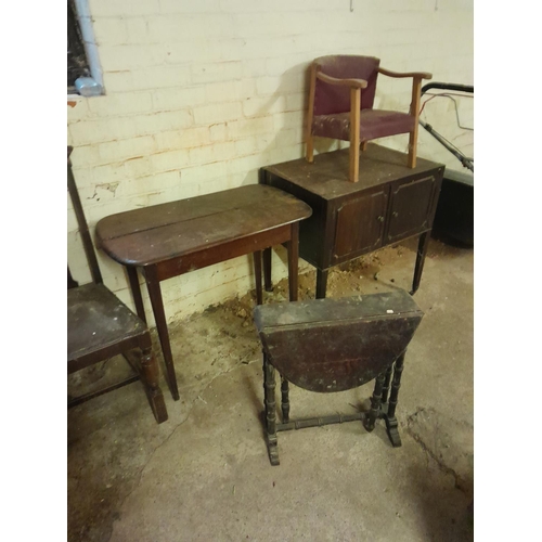 77 - Assorted items of vintage furniture, chairs etc.