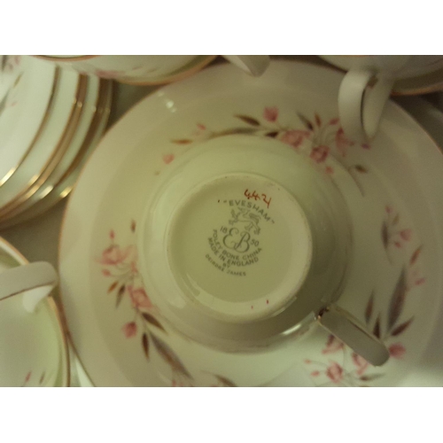 143 - Array of assorted dinner and tea ware