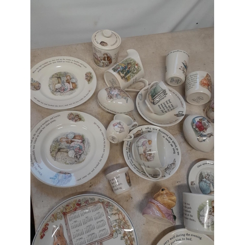 141 - World of Beatrix Potter and Peter Rabbit collectables : Good array of loose Wedgwood, black and brow... 