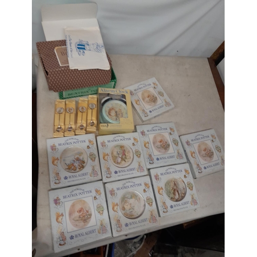 148 - World of Beatrix Potter and Peter Rabbit collectables : Royal Albert collectable plates, boxed, boxe... 