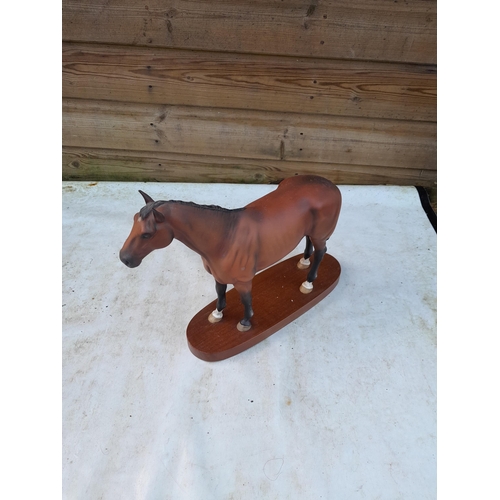 42 - Beswick horse on plinth in good order