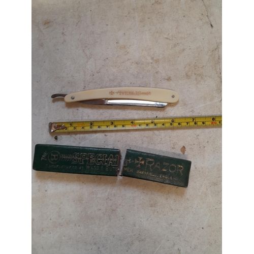 70 - Vintage cut throat razor