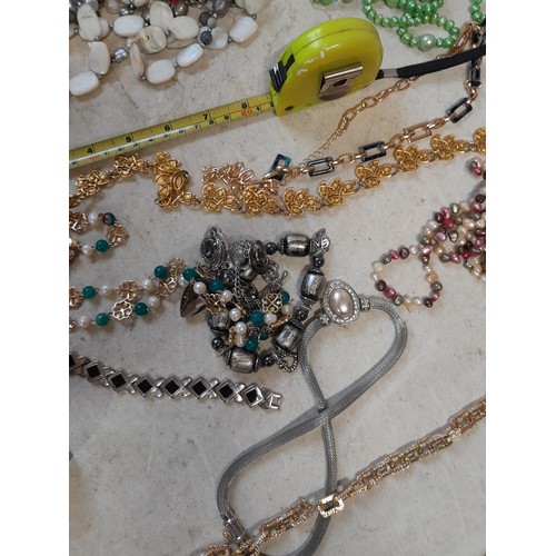 286 - Assorted costume jewellery necklaces and brooches etc.