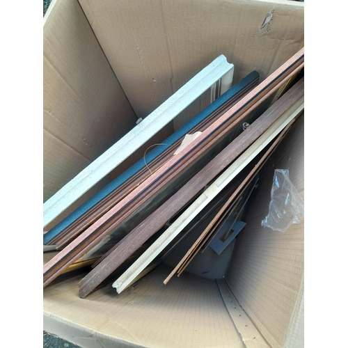 367 - Assorted picture frames, 4 x pictures