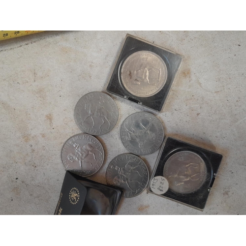 960 - Coins : Jubilee Crowns, base metal, 2 in plastic cases of issue