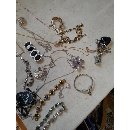 43 - Assorted costume jewellery, simulated pearls etc.