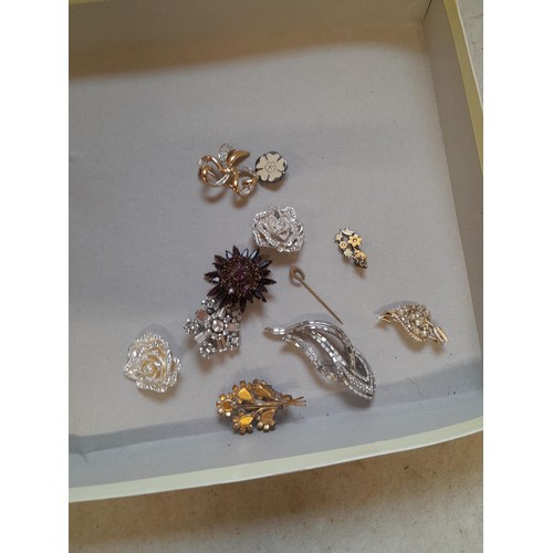 42 - Assorted costume jewellery, simulated pearls etc.