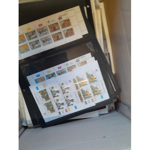 115 - A Mint and Used collection of stamps of Africa, this extensive collection is offered in stock books,... 