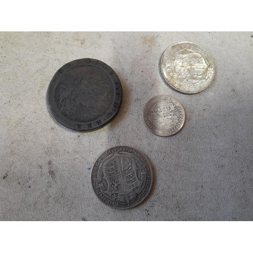 120 - Coins : Half Crowns 1915 F & 1923 pleasing VF / GVF, 1 x Shilling 1900 NF, Cartwheel Two Pence 1797 ... 